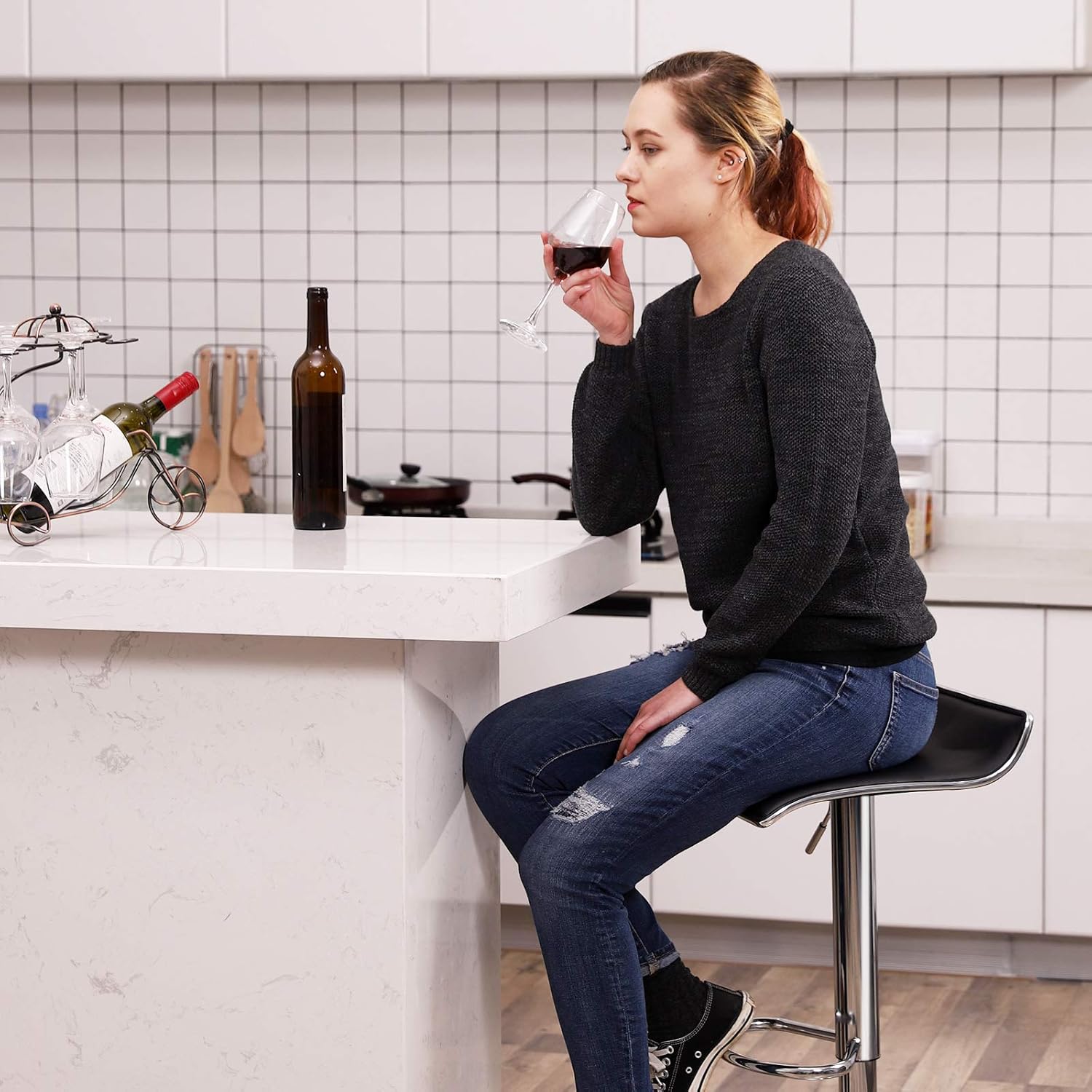 SONGMICS Set of 2 Adjustable Bar Swivel Kitchen Breakfast Counter Stools, Modern Hydraulic PU Barstools, Black