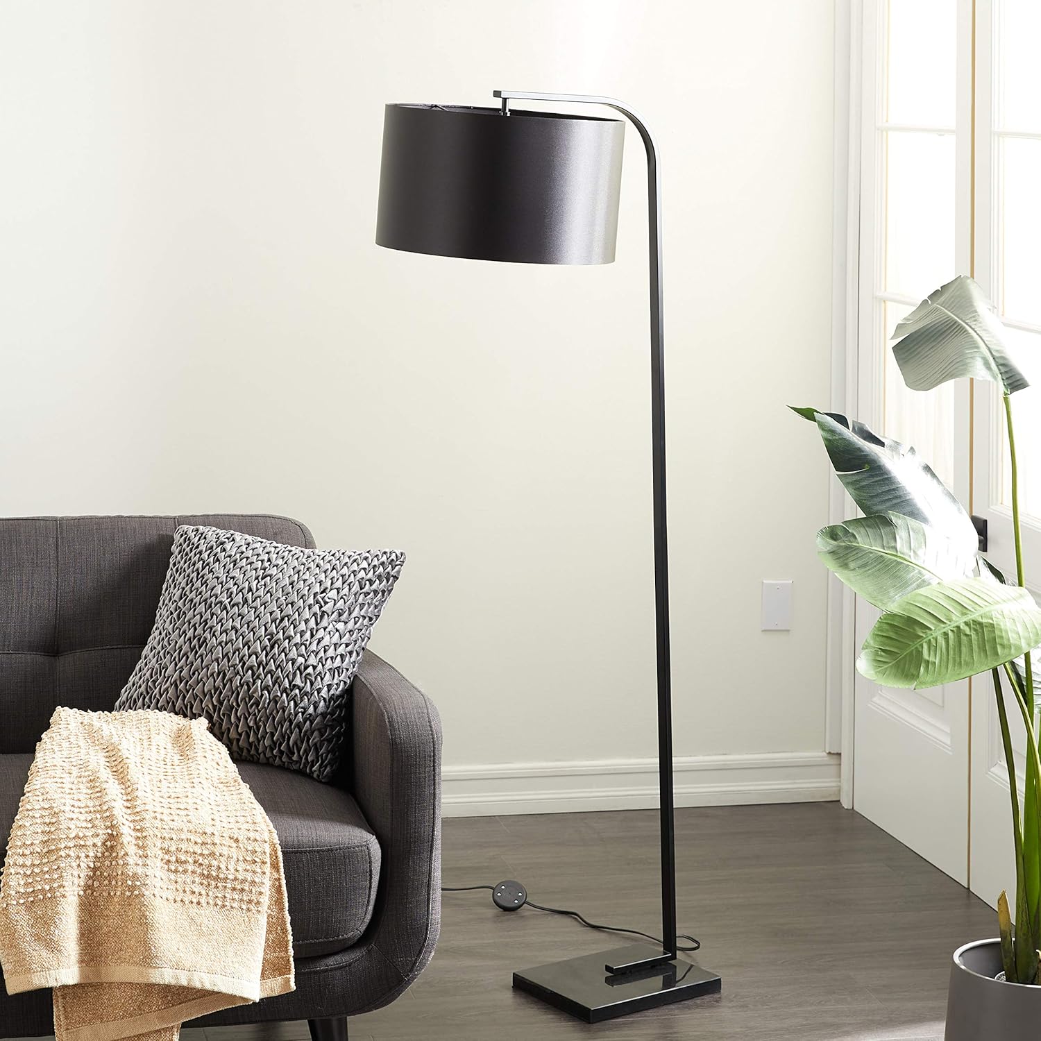 Deco 79 Floor Lamp, 16