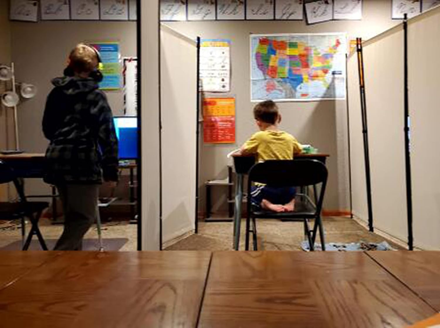 4 Panel Partition Room Dividers Folding Privacy Screen Temporary Wall Divider Freestanding Room Separator (Beige)