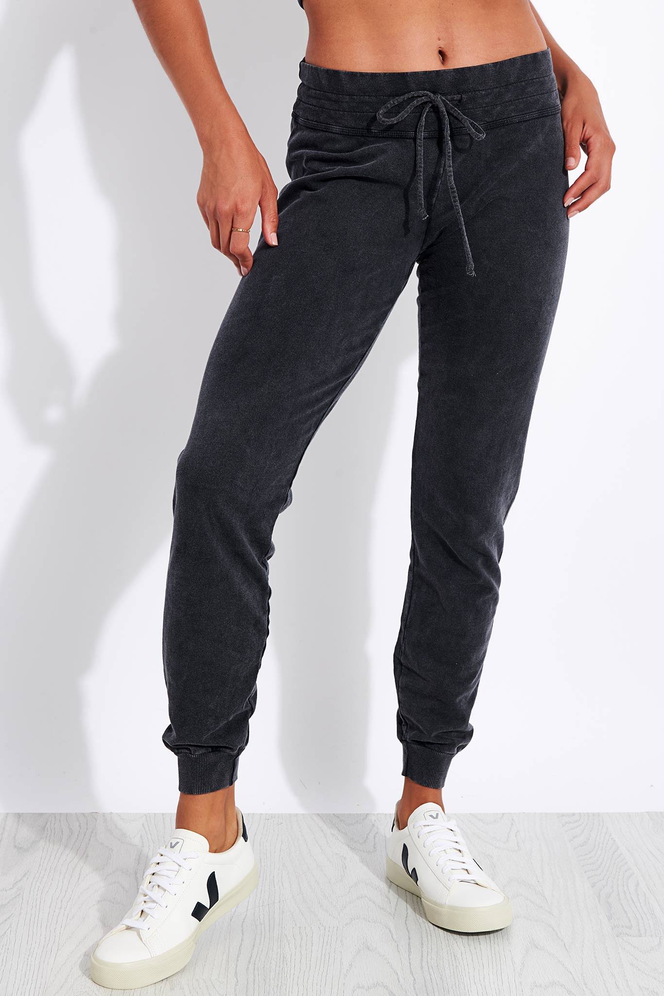 Vintage Wash Midi Swegging | Beyond Yoga Black / S