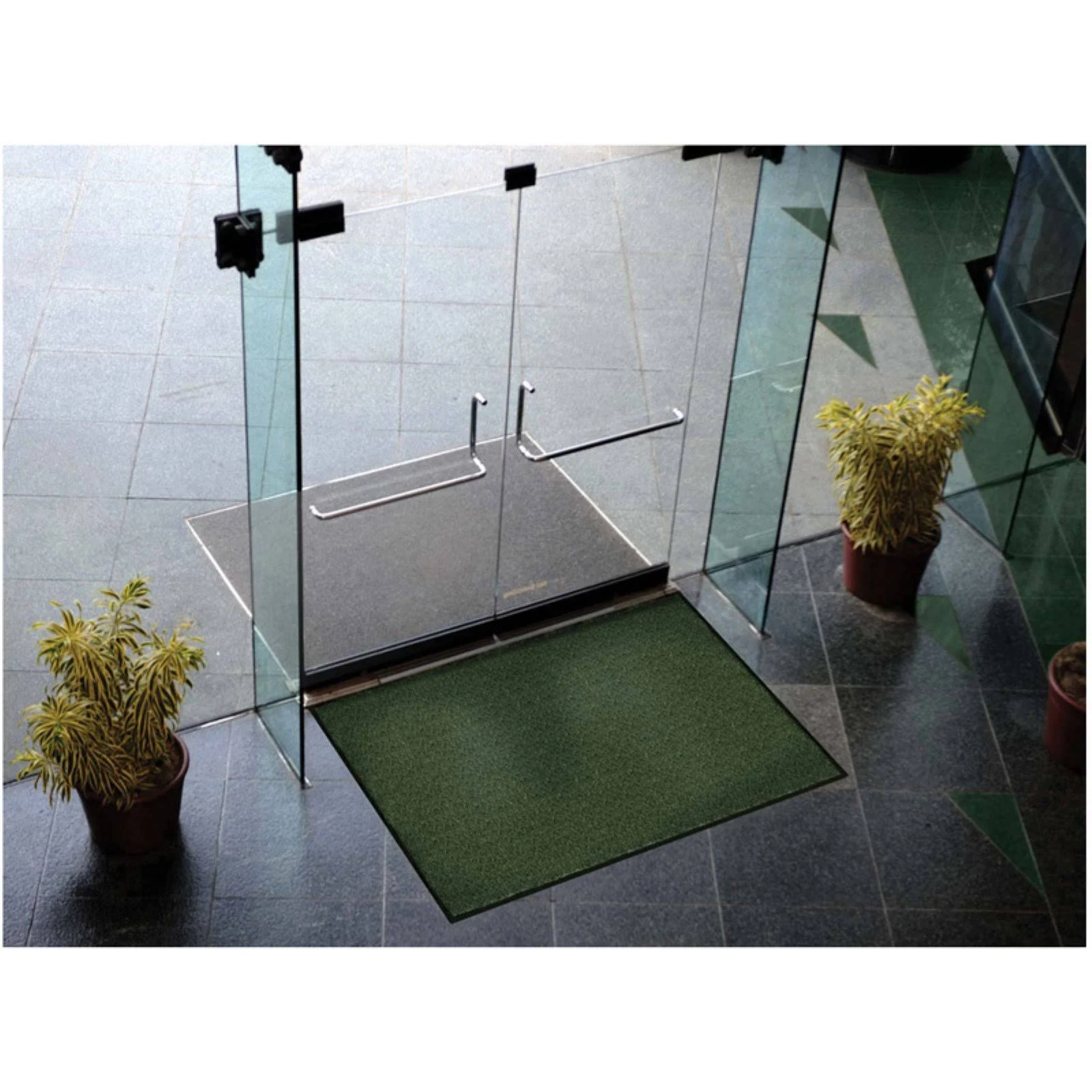 Apache Mills 4& x 6& Plush Tuff Olefin Mat Smoke