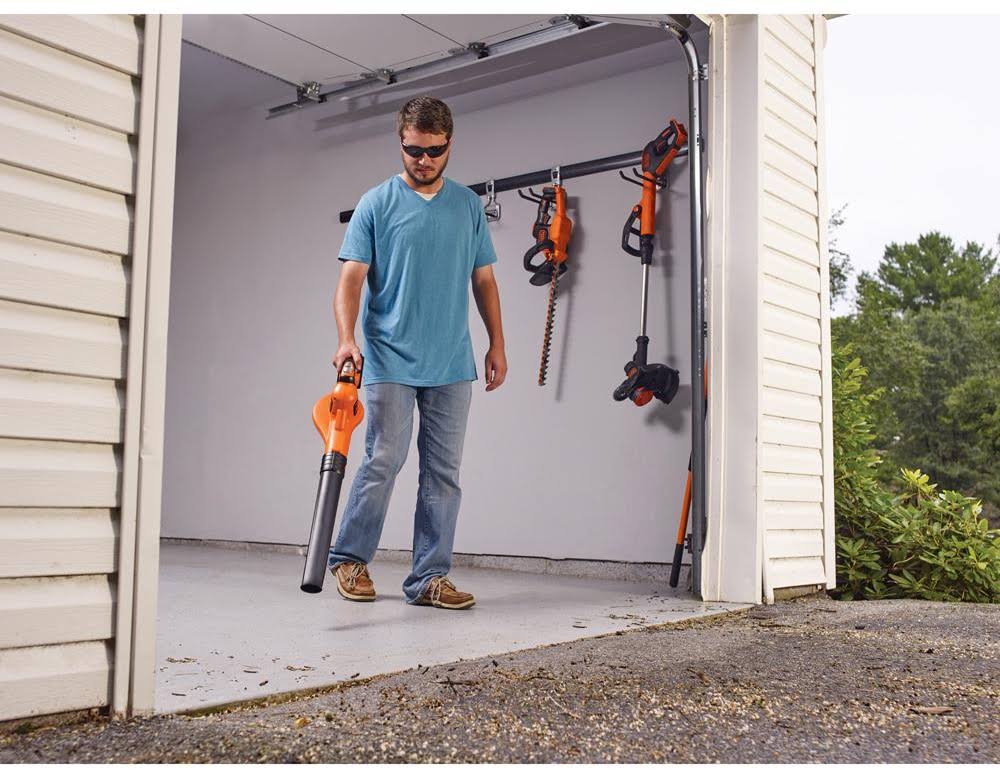 Black+decker 22 in. 20-Volt Max Lithium-Ion Cordless Hedge Trimmer with Bonus Blower Kitg