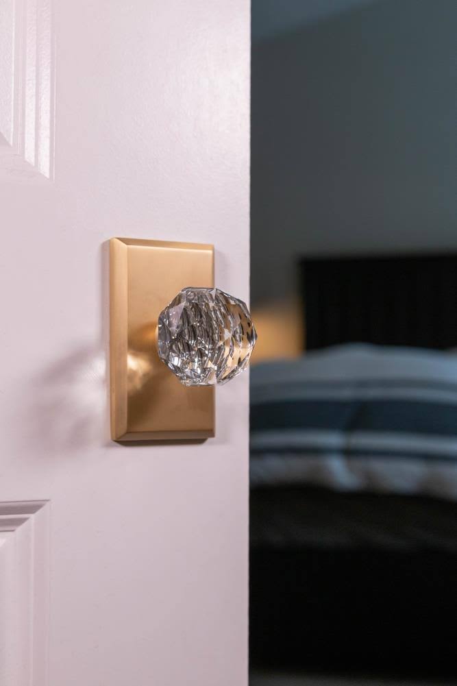 Delaney Hardware Crystal Satin Brass Privacy Door Knob in Gold | BV926-164
