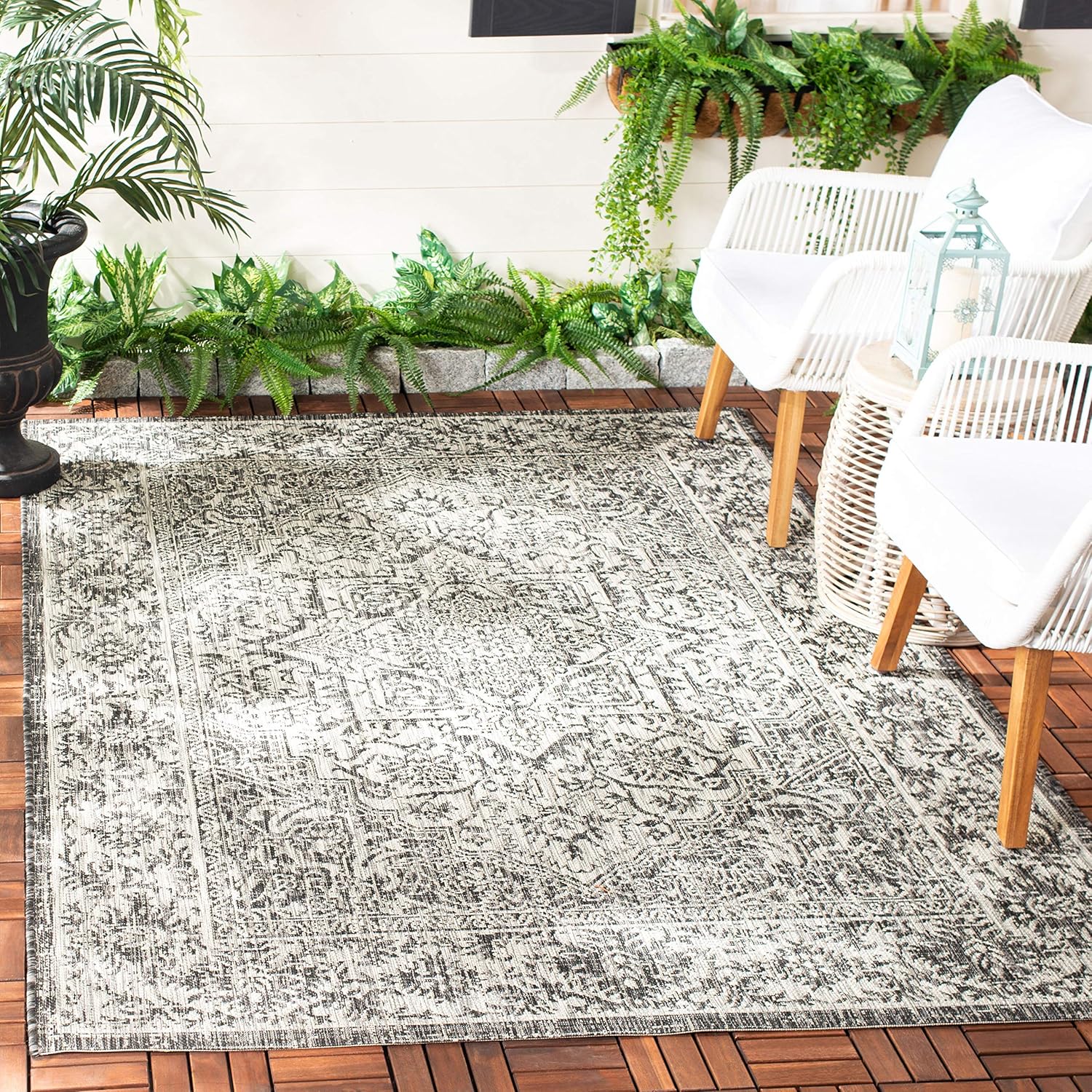SAFAVIEH Courtyard Collection CY8763 Indoor/ Outdoor Non-Shedding Easy Cleaning Patio Backyard Porch Deck Mudroom Area Rug, 5'3