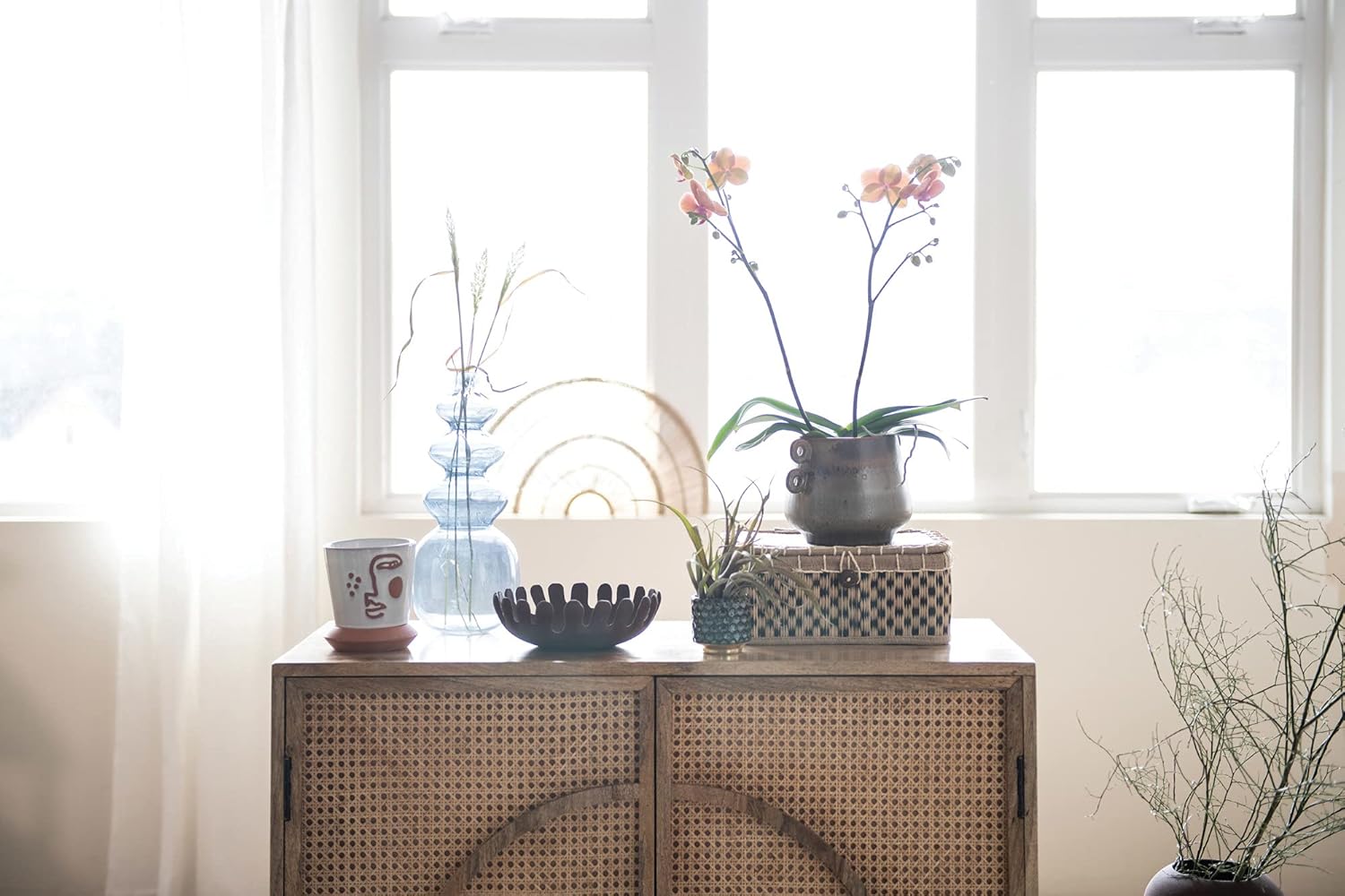 Bloomingville Hand-Woven Coastal Seagrass Lid and Shell Button Closure Storage Box, Natural & Black