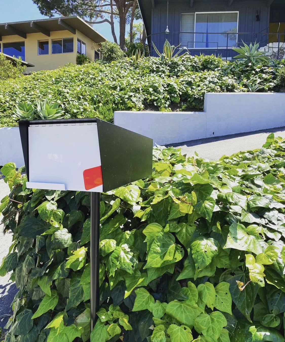 Modern Mailbox | Post Mount Mailbox Black/White / No Post / Non-Locking pmmmttbw