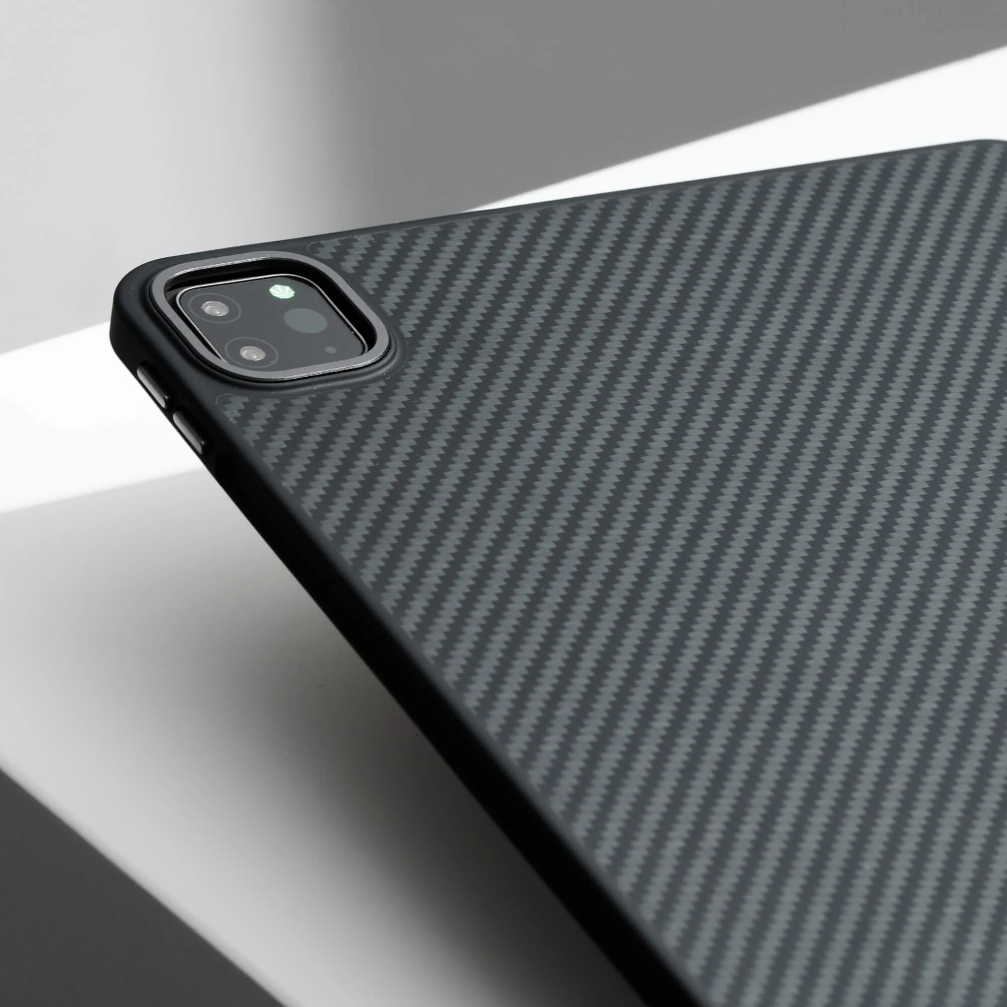 Apex Aramid iPad Case