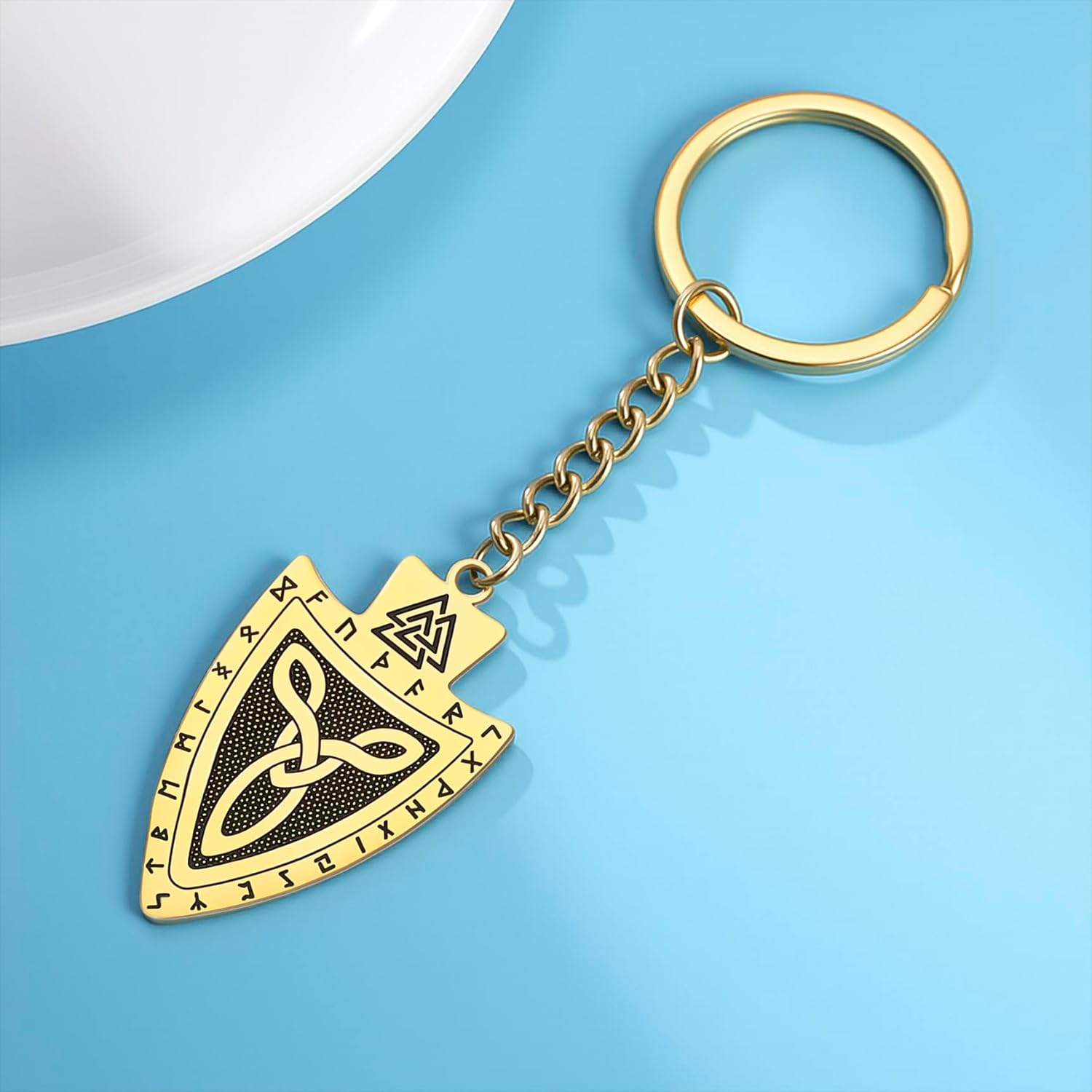 EUEAVAN Viking Keychain Odin Valknut Celtic Knot Shield Keyring Nordic Rune Protection Amulet Pagan Jewelry Mythology Gift
