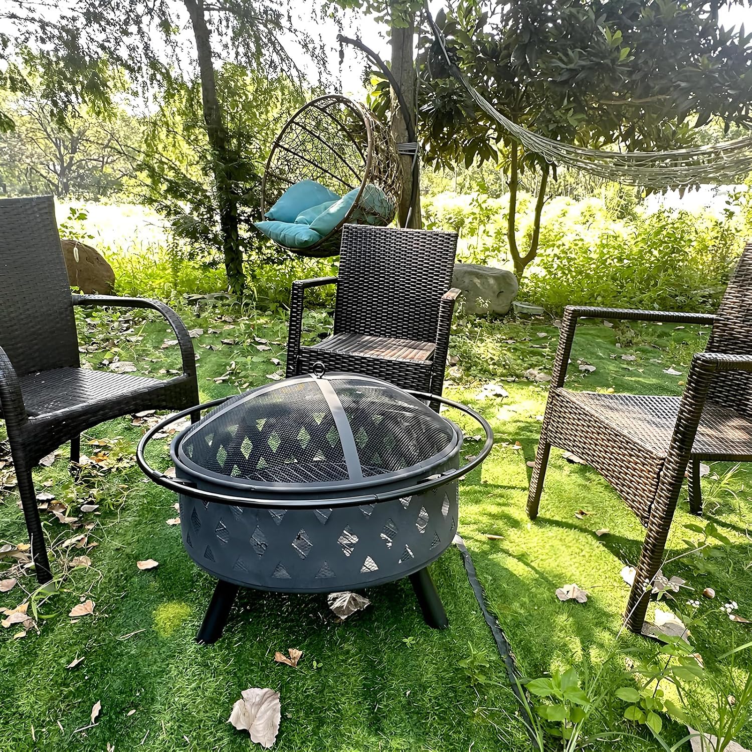 Round fire Pit with net Cover, fire Poker, Diamond mesh, Metal Wood Burning Outdoor fire Pit, Suitable for courtyards, backyards, Gardens, Bonfire Parties, Christmas, Thanksgiving, Halloween