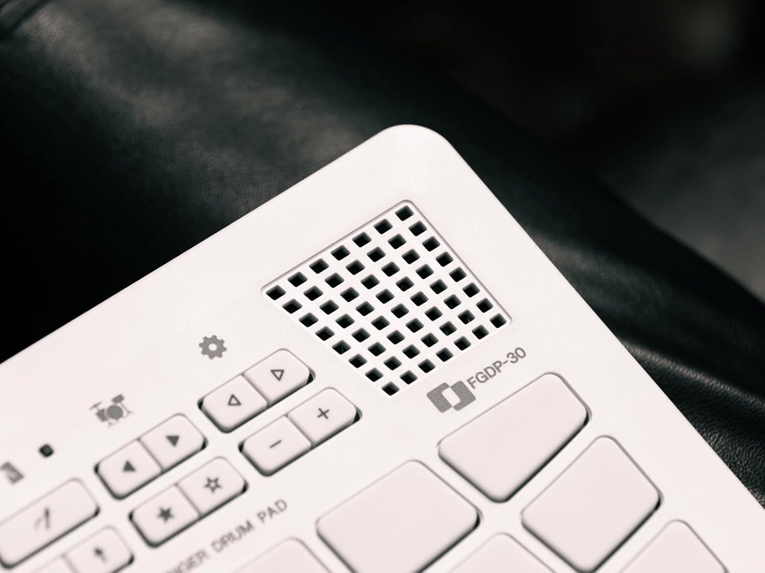 Yamaha Finger Drum Pad – Compact Electronic Drum Pad with Built-In Sounds, USB FGDP-30