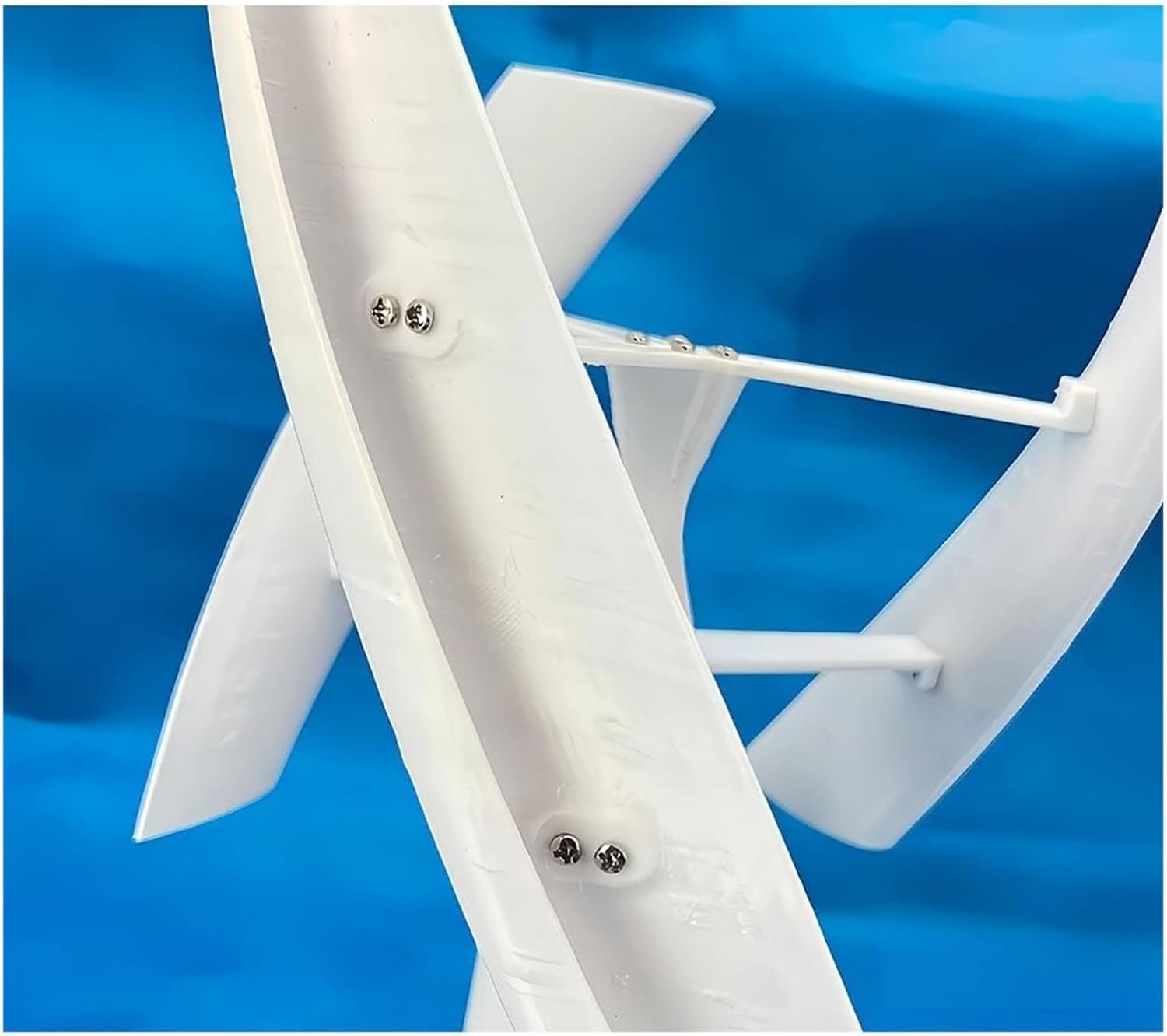 3 Leaves Micro Wind Power Generator Vertical Axis Brushless DC Generator tive Energy Generators 1-25W 1-15V for Home, Farm, RVs, Boats