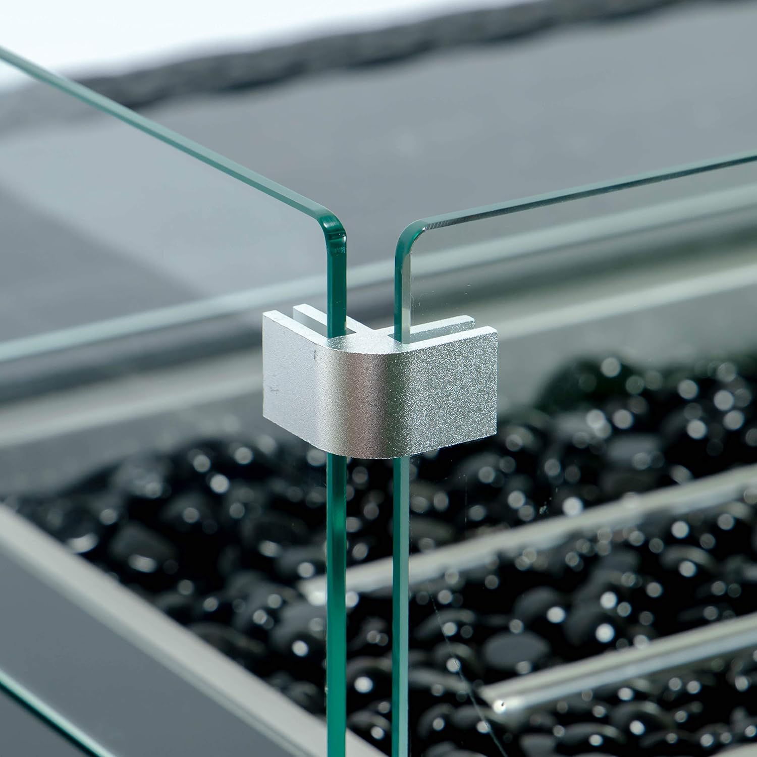 LeisureMod 44-Inch Propane Fire Pit Table, 50,000 BTU Auto-Ignition Gas Fire Pit with Lid, Tempered Glass Wind Guard & Decorative Stones, Black