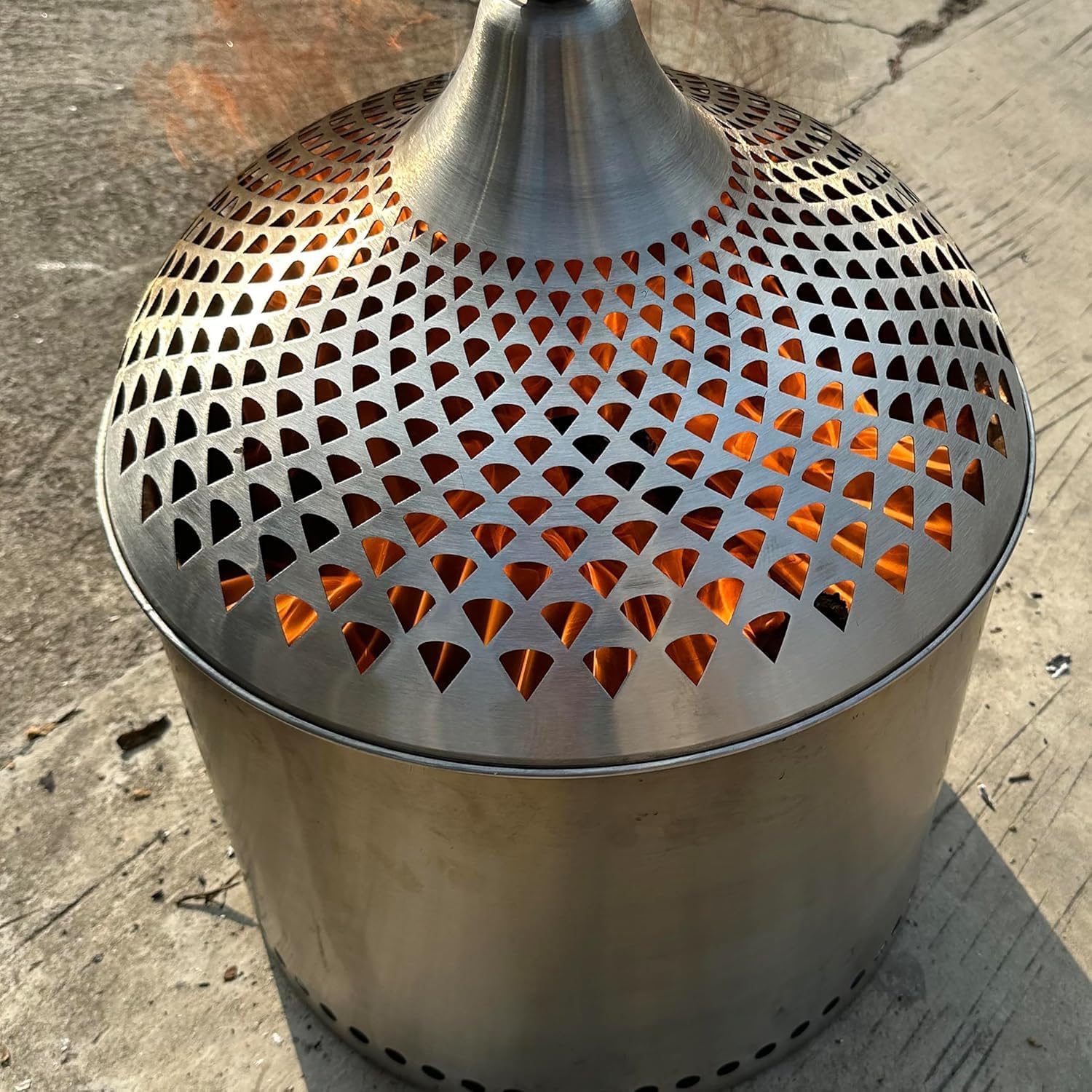 Spark Shield for Bonfire, 304 Stainless Steel Fire Pit Screen, 19.13 Inch Diameter, Silver, Decorative Lattice Design with Handle