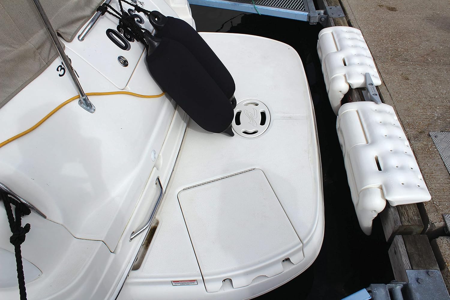 Dan Fender FenderFlex Multi-Purpose Boat Fender & Boarding Step – Durable PVC Marine Fender with Secure Rope-Holds Ideal for Yacht Hull Protection Pontoon Boats, Inflatable Boats & Boating Accessories