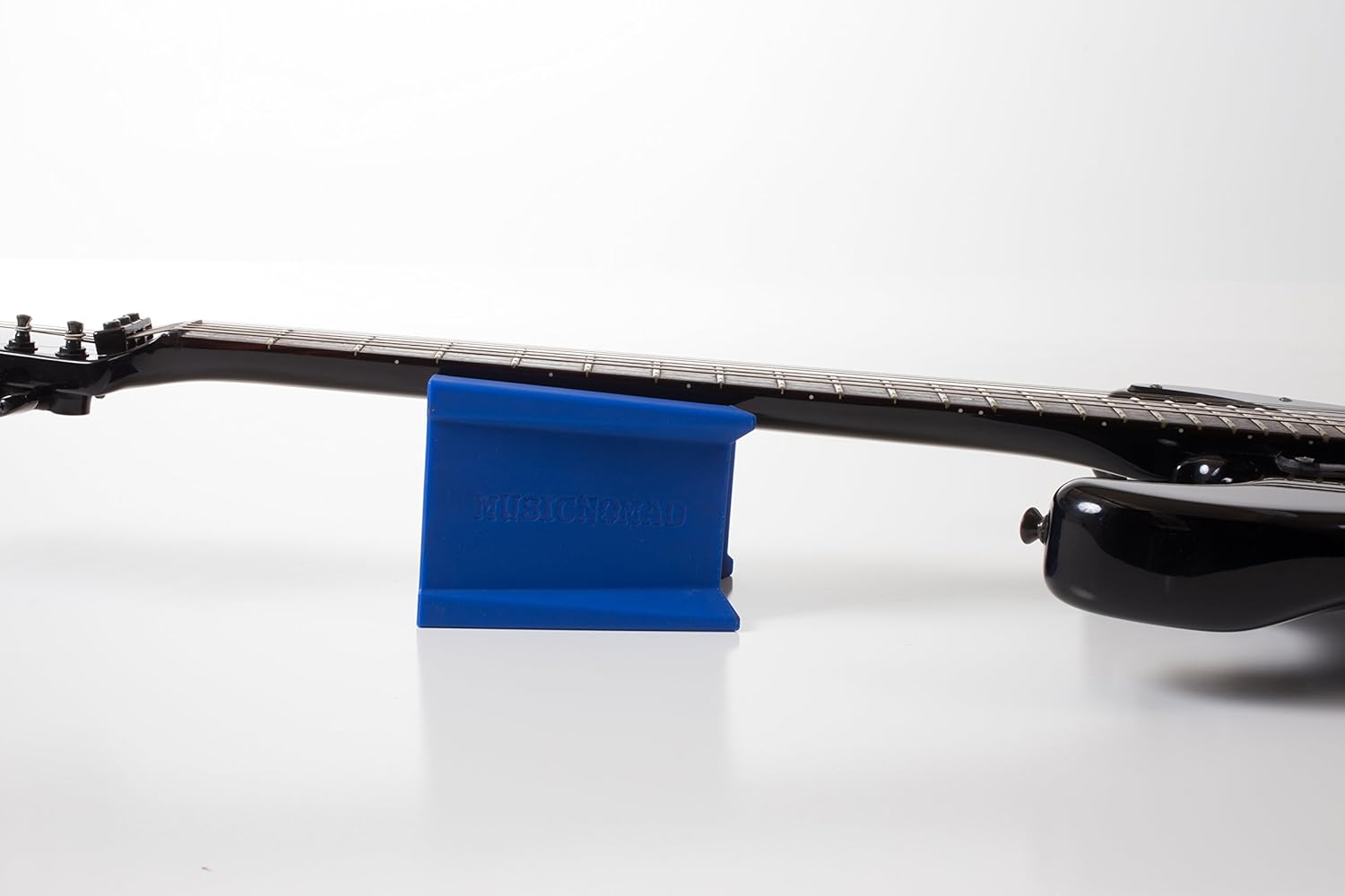 MusicNomad MN146 Premium String Changing Kit - 5pc