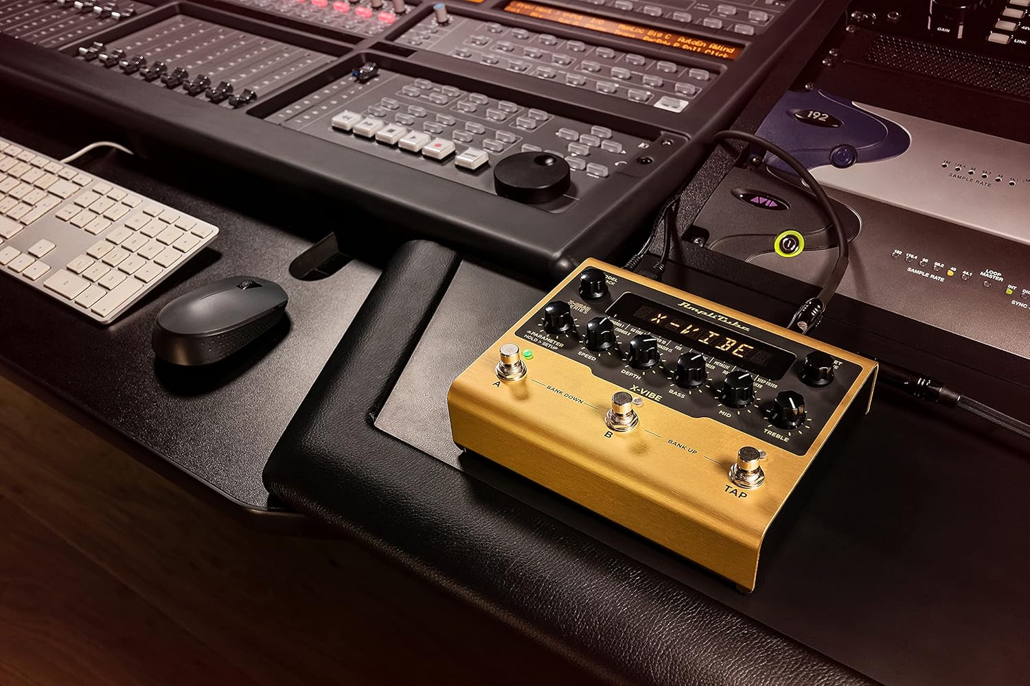 IK Multimedia AmpliTube X-VIBE Modulation Pedal, hyper-realistic emulations, true stereo, software and hardware integration