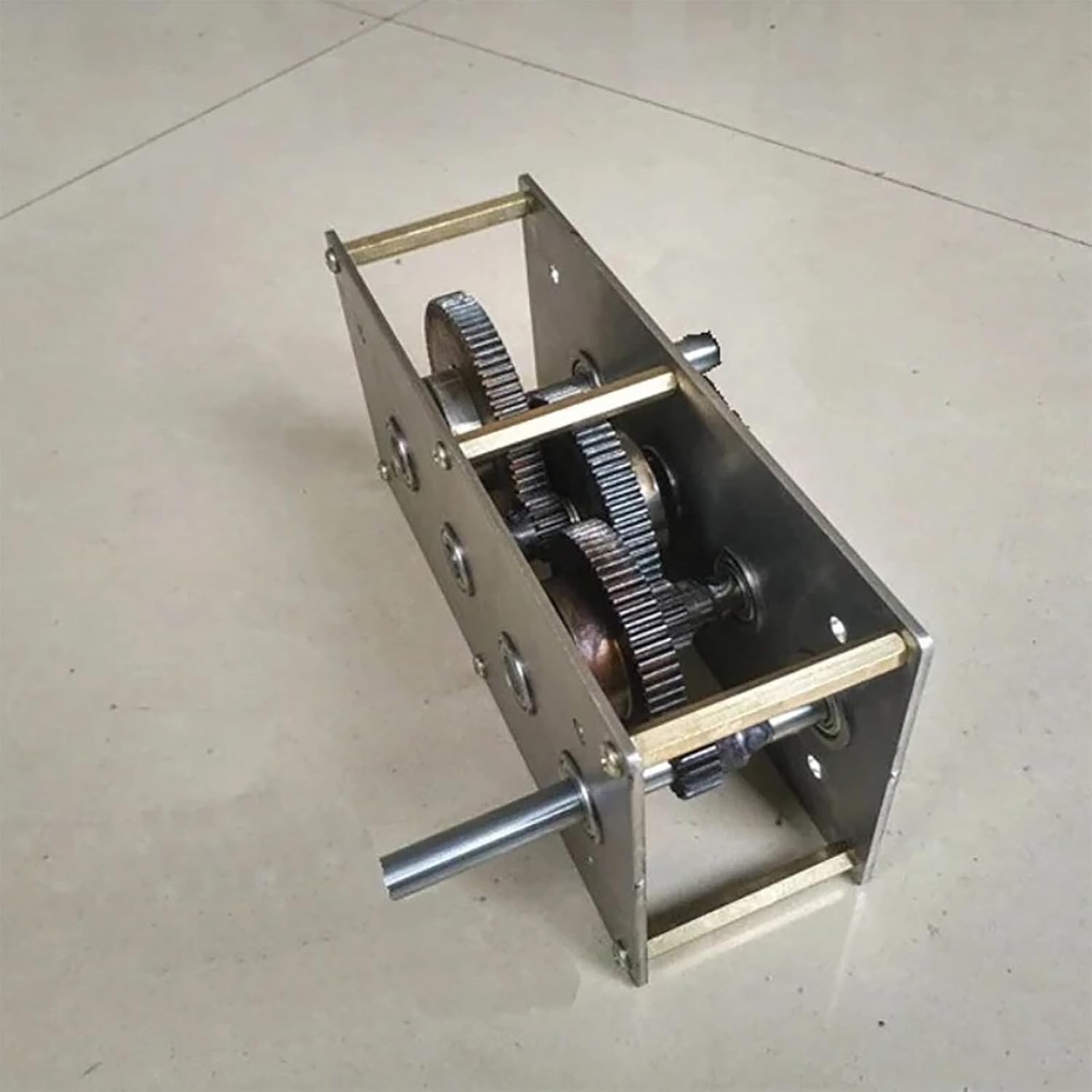 Manual Hand Crank Gearbox with Handle – Customizable Speed Ratios (1:15–1:72), 3mm Steel Plate, 12mm Input Shaft – Ideal for Wind & Water Power DIY Projects(1:15)