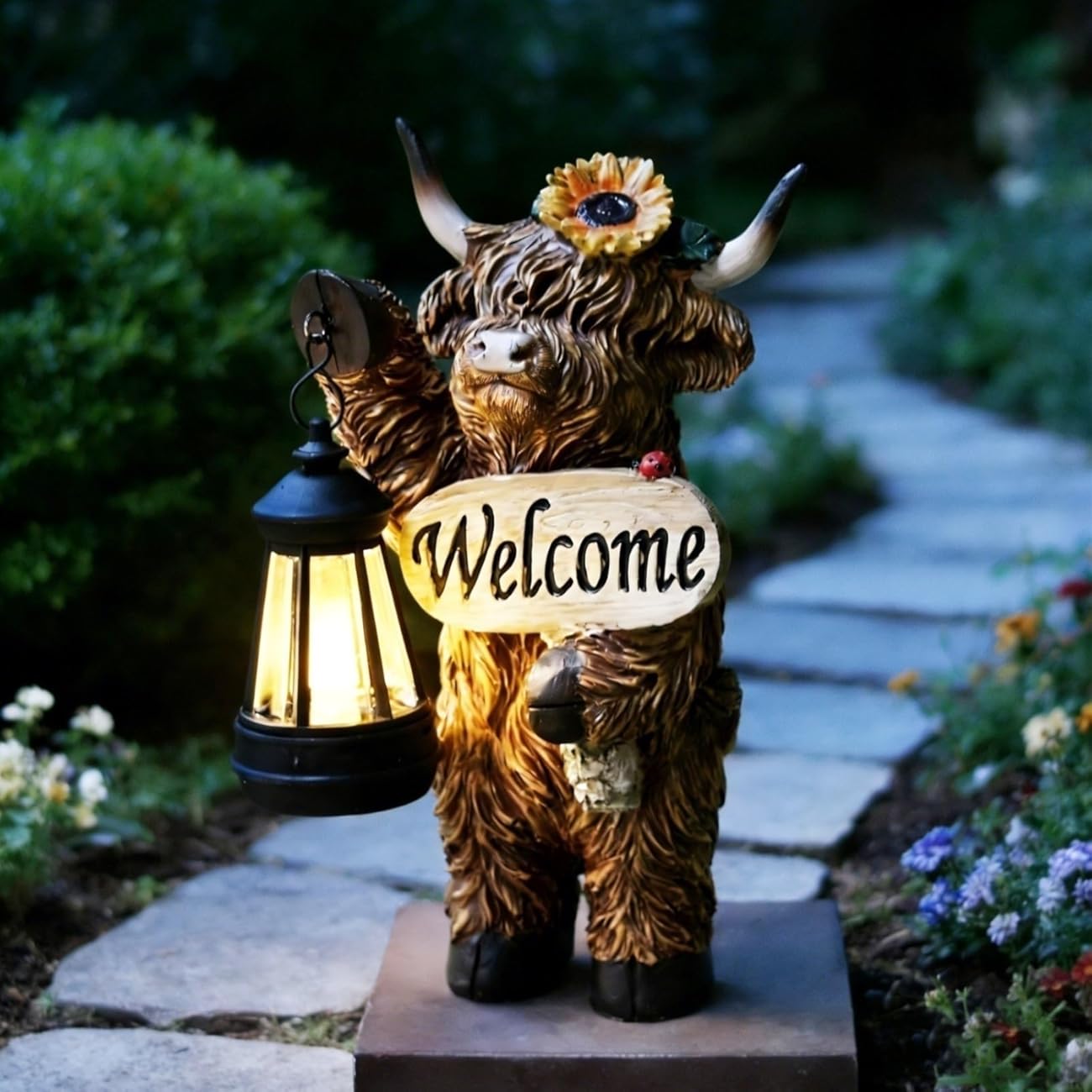 Funny Sitting Highland Cow Garden Statue with Solar Lantern - Waterproof Resin Animal Figurine Outdoor Decor, Cute Scottish Coo Sculpture for Patio, Lawn & Backyard Art(Bull's Left-Hand lamp)
