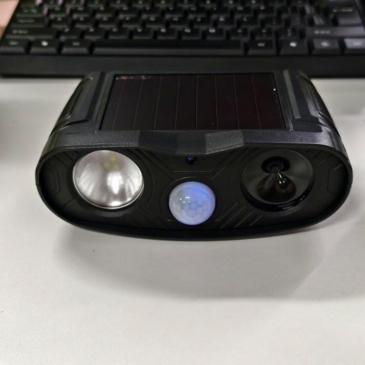 1 Pack Ultrasonic Animal Repellent Outdoor Deer Repellent Devices Solar Animal Repeller Motion Detection Cat Dog Repellent Deterrent with LED Flash Lights for Yard (Black)