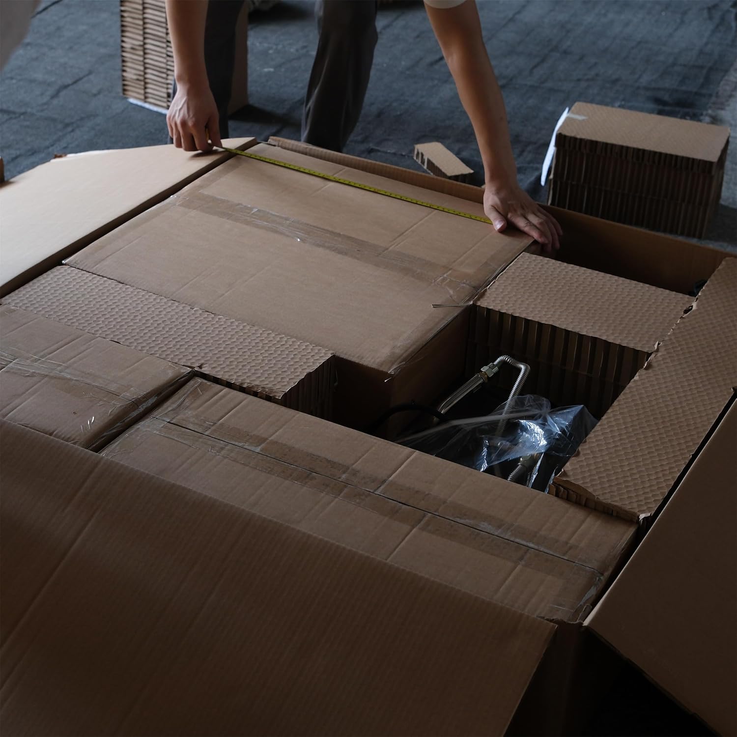 ESPIDOO Outdoor Gas Fire Pit Table: Modern Wood-Grain Round Metal Frame with 50,000 BTU for Patio Backyard Gatherings—Adjustable Flame & Lava Rocks for Adults Socializing