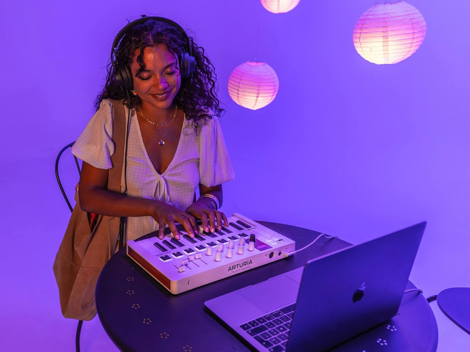 Arturia MiniLab 3 Compact MIDI Keyboard and Pad Controller with On-Stage Stands LPT5000 Laptop Stand