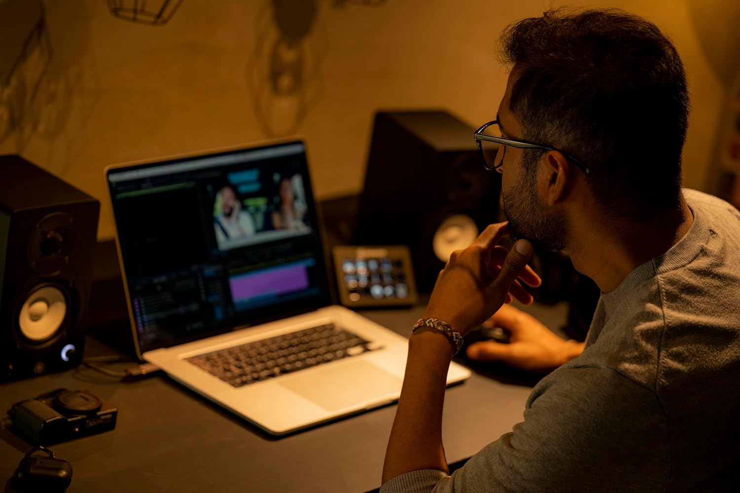 Yamaha HS3 Powered Studio Monitor in Black, Pair (HS3 B)