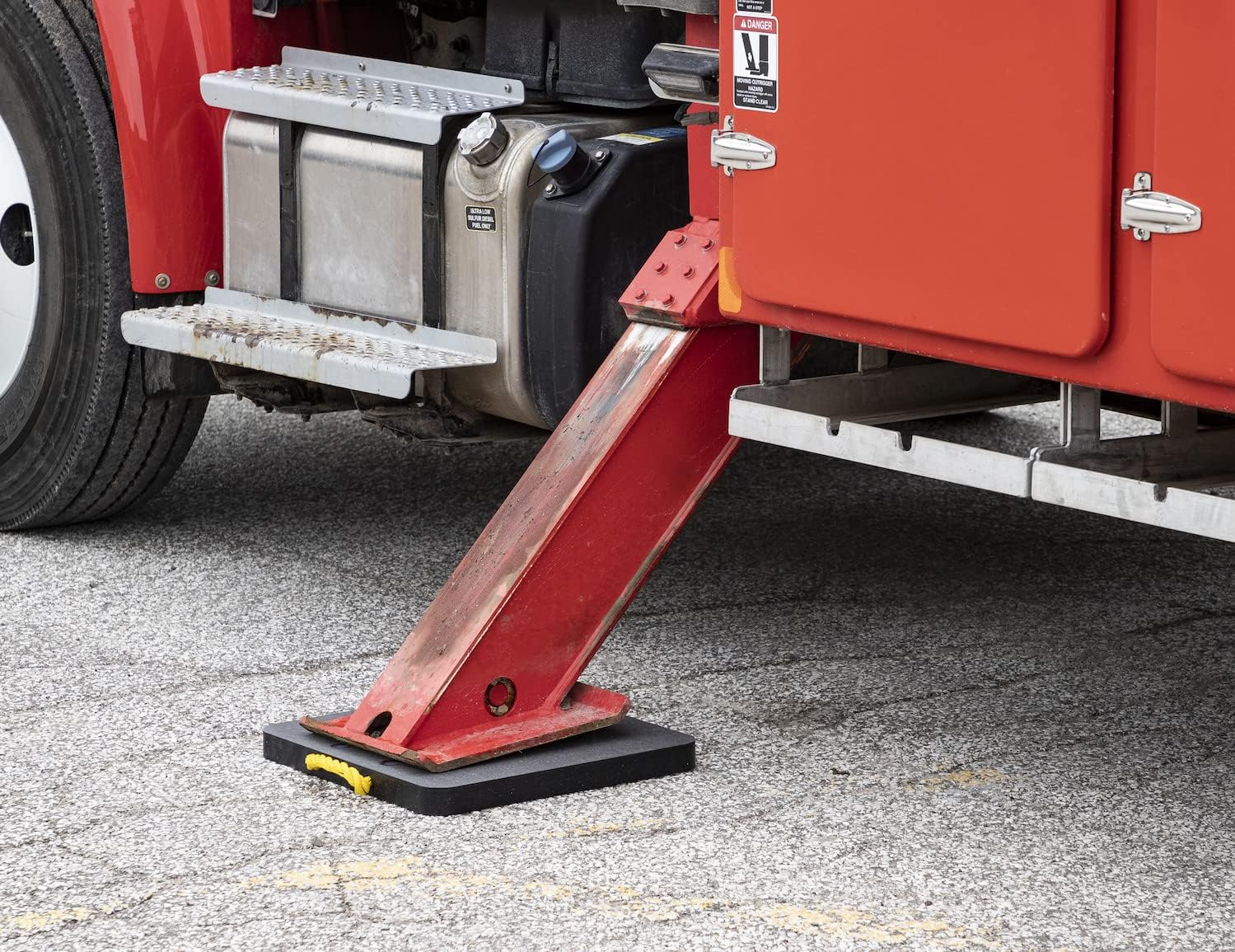 Buyers Products OP242415 HDPE Poly Outrigger Pad 24x24x1.5 Inch – Heavy Duty Jack Pad for Utility Trucks, Cranes, RV Accessories – Lightweight Non Slip Pad with Rope Handle for Trailers & Campers