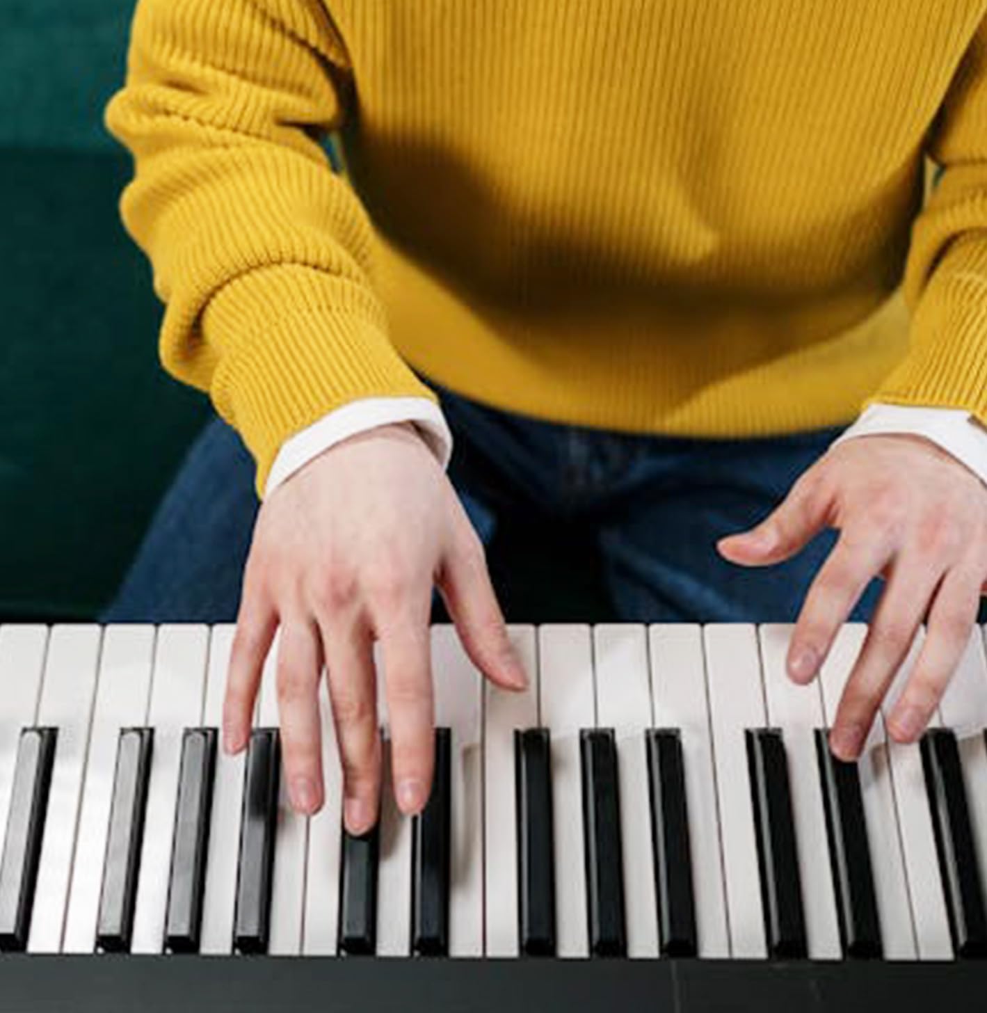 61 Key Keyboard Piano, Portable Electric Piano Keyboard w/LCD Screen, Built-In Speakers, Headphones, Stand, Stool, Music Rest, Microphone, 300 Timbres, 300 Rhythms