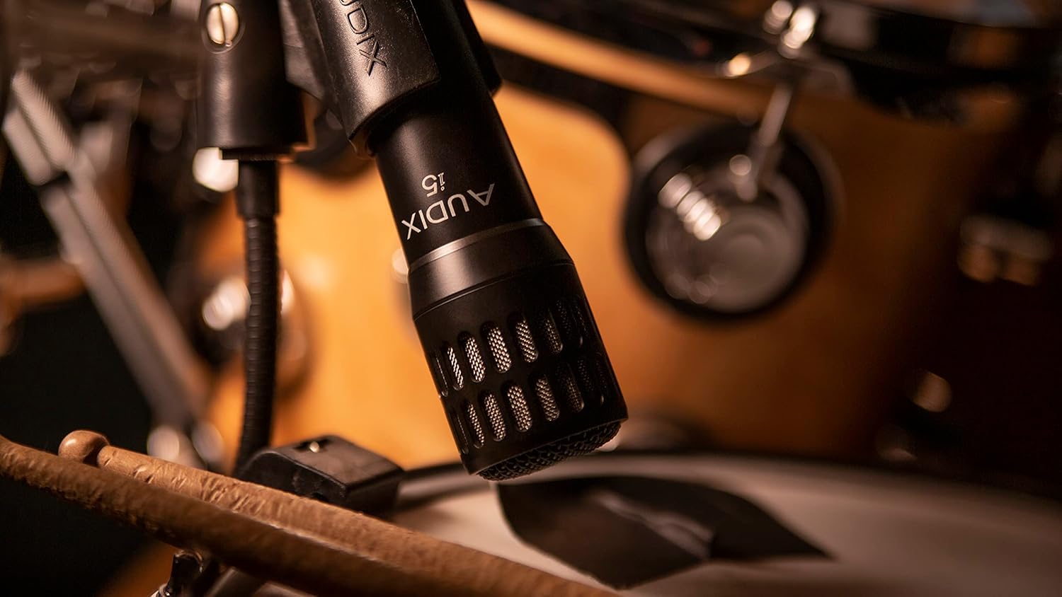 AUDIX i5 Dynamic Instrument Microphone: Pro Snare Mic/Guitar Amp Microphone - Black