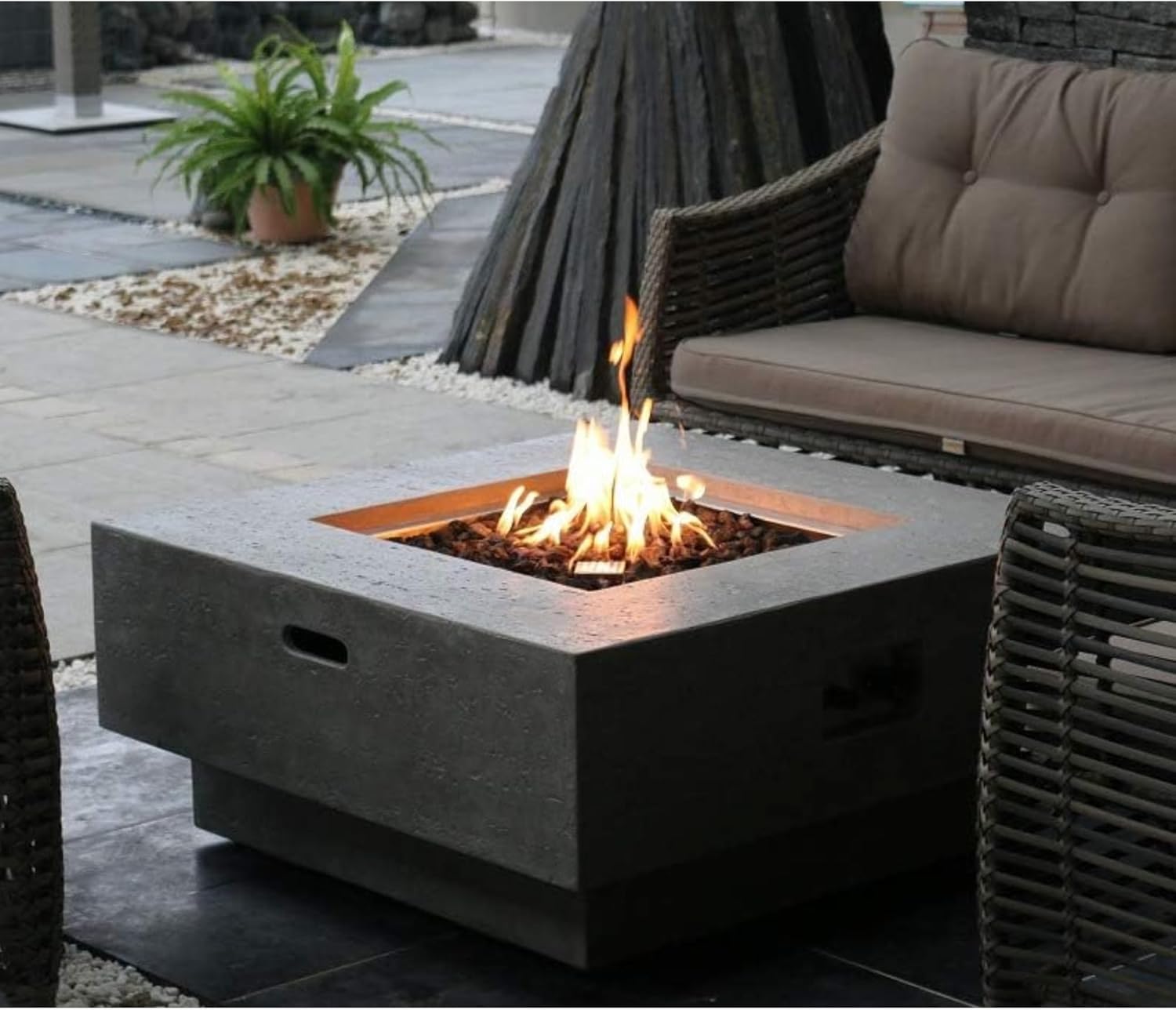 Manhattan Fire Table Light Grey Natural Gas Fire Pit Modern Outdoor Concrete Fire Table with Lava Rocks & Weather-Resistant Finish Luxury Patio Heating