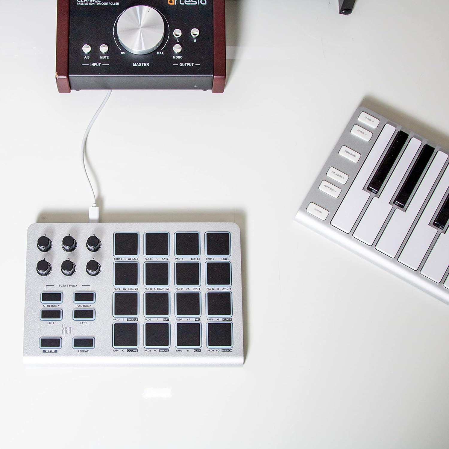 Xkey 25 + Xjam USB | Mobile MIDI Keyboard & Controller Pack | Ultra-Thin, Aluminum, Mobile-Friendly | Velocity-Sensitive, Polyphonic Aftertouch | Plug & Play via USB