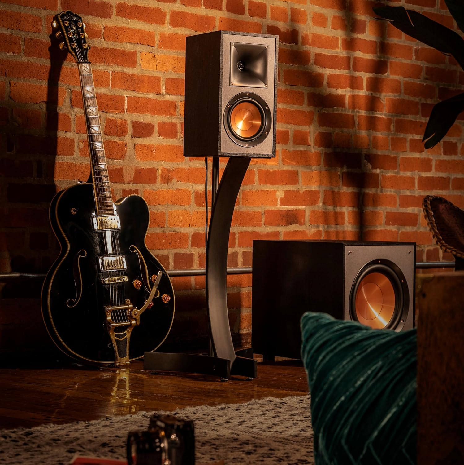 Klipsch R-41M Reference Bookshelf Speakers (Pair), Black