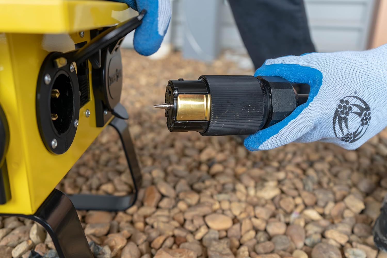 Southwire Power Distribution Extension Cord - Splits 50-Amp Service into Dual Feeds - Flexible Jacket - Oil & Moisture Resistant - WC596 Grade - 6/3 & 8/1 STOW - 50 Foot