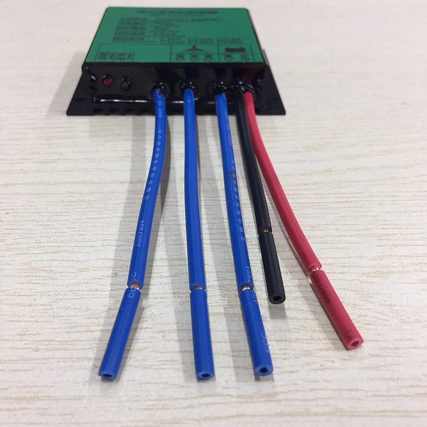 CHRISK Wind Turbine Charge Controller 12V 24V AUTO Water Proof Regulator for 100W-800W Small Windmill Generator