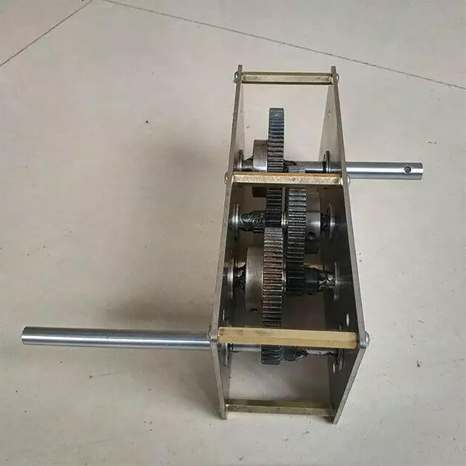Manual Hand Crank Gearbox with Handle – Customizable Speed Ratios (1:15–1:72), 3mm Steel Plate, 12mm Input Shaft – Ideal for Wind & Water Power DIY Projects(1:15)