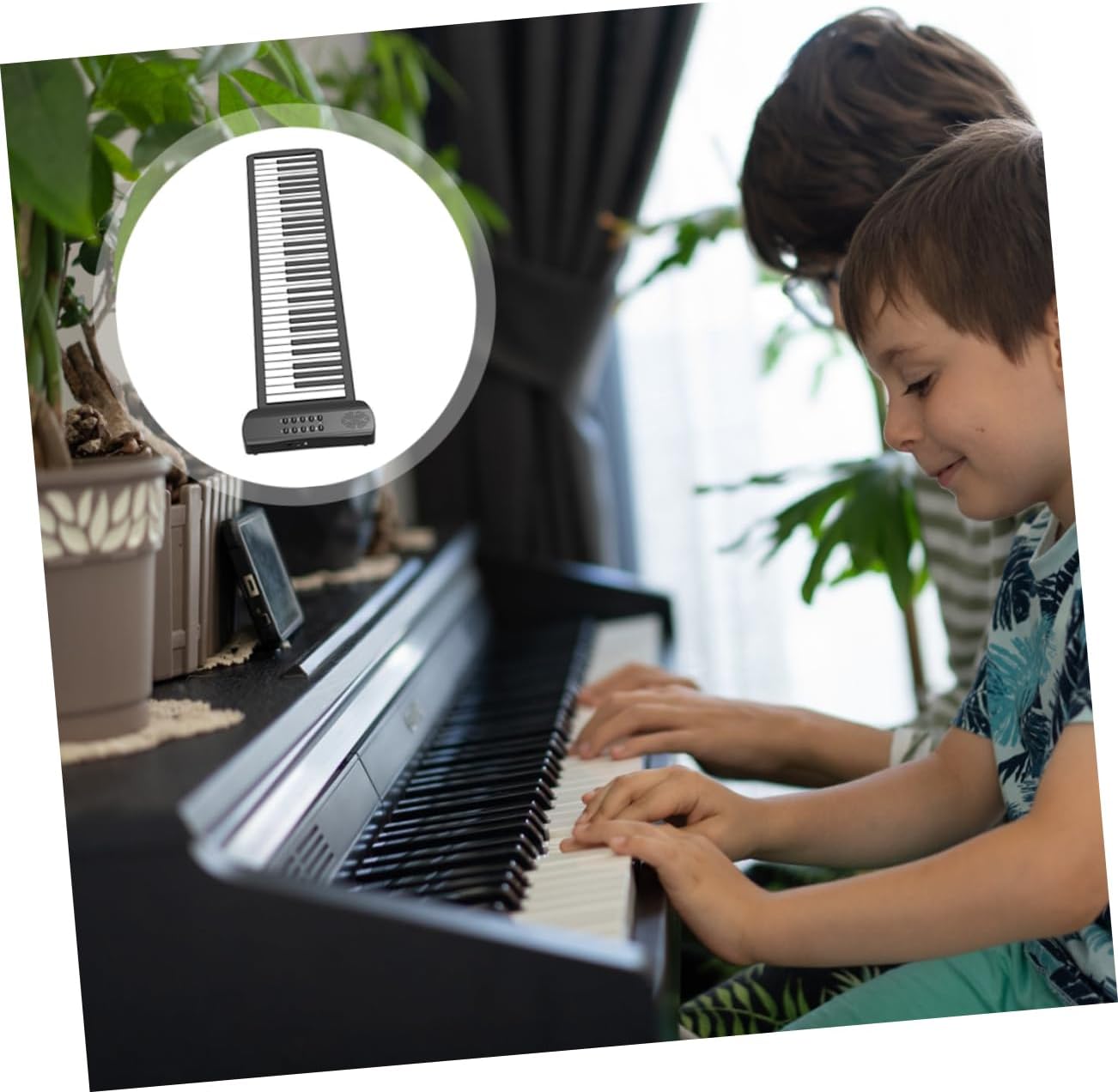 Yardwe 61-key Roll-up Piano Keyboard for Boys and Girls Beginners Folding Electronic Piano High-fidelity Speakers