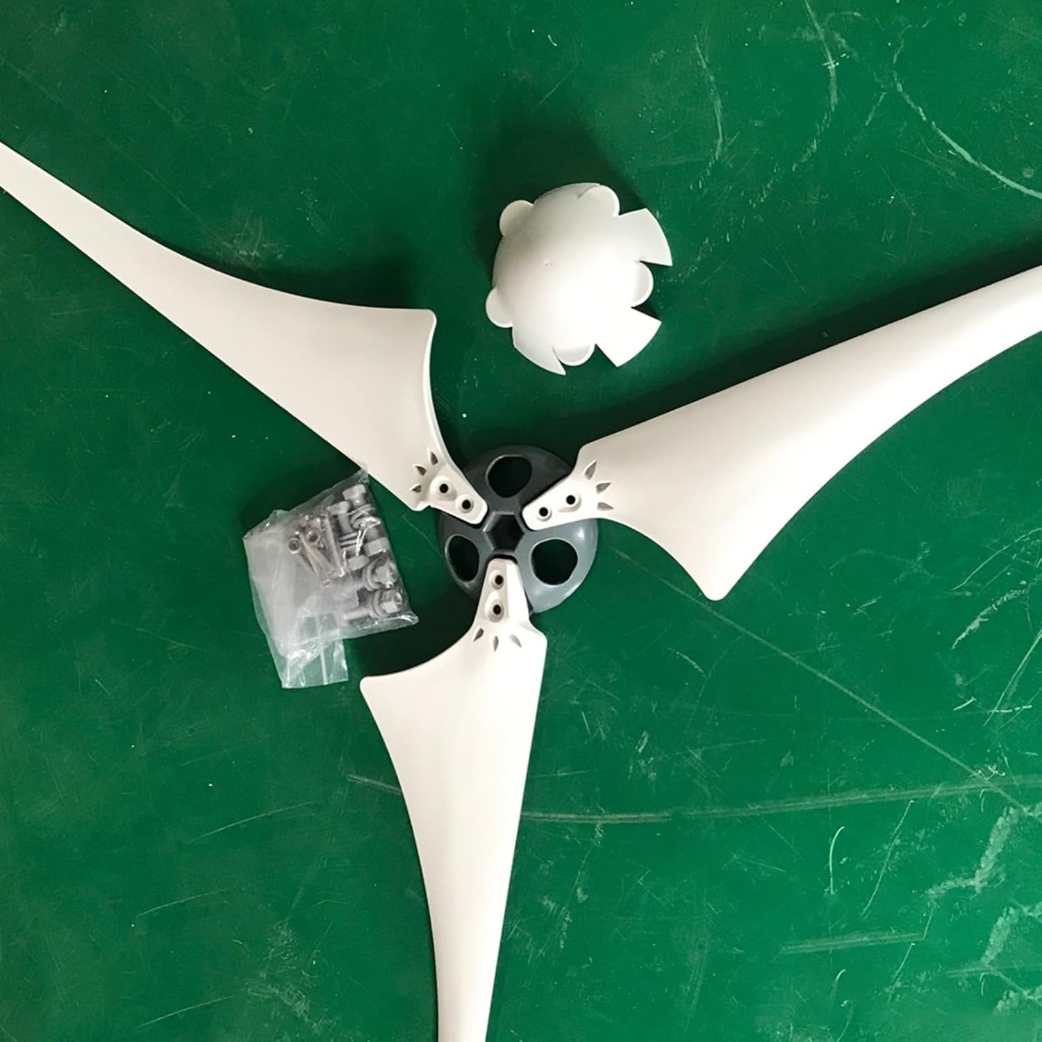 3-Pack 550/580/630mm Nylon Fiber Wind Turbine Blades with Hub and Cover – Horizontal Axis DIY Wind Generator Accessories(630mm)