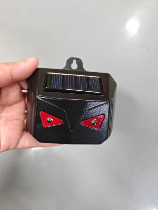 Solar Nocturnal Animal Repellent Outdoor Predator Eyes Coyote Deterrent Skunk Repellent for Yard with Red LED Lights for Deer Fox Raccoon Animal Repeller Device for Chicken Coop Farm Garden