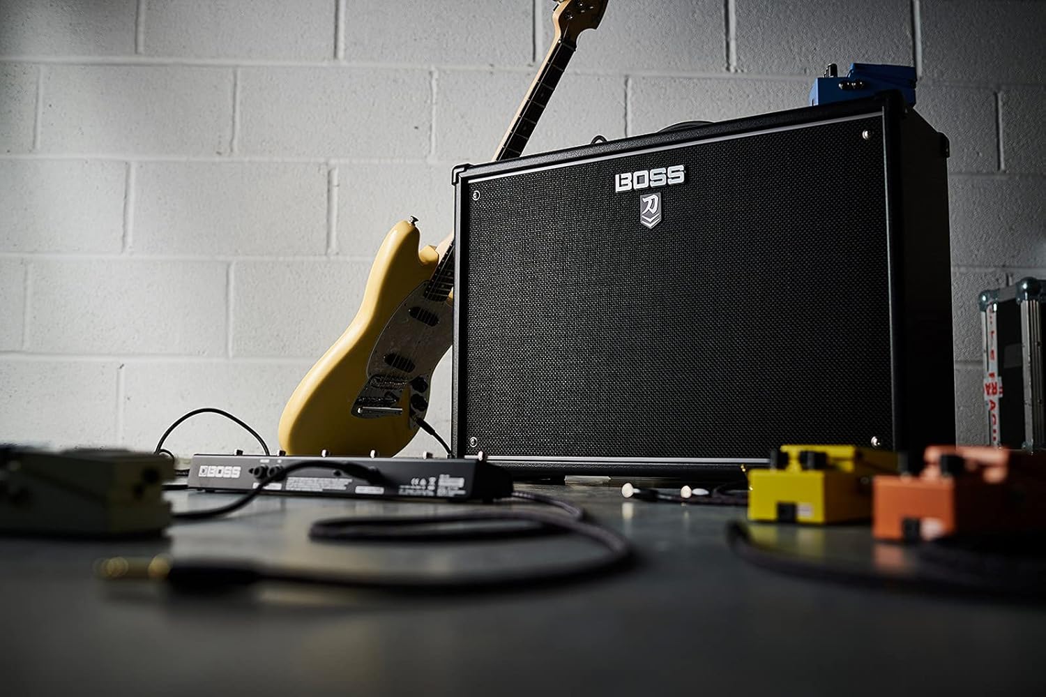 Boss Katana-100/212 Gen 3 100-Watt 2x12-Inch Guitar Combo Amplifier Bundle with Gearlux Instrument Cable and Picks