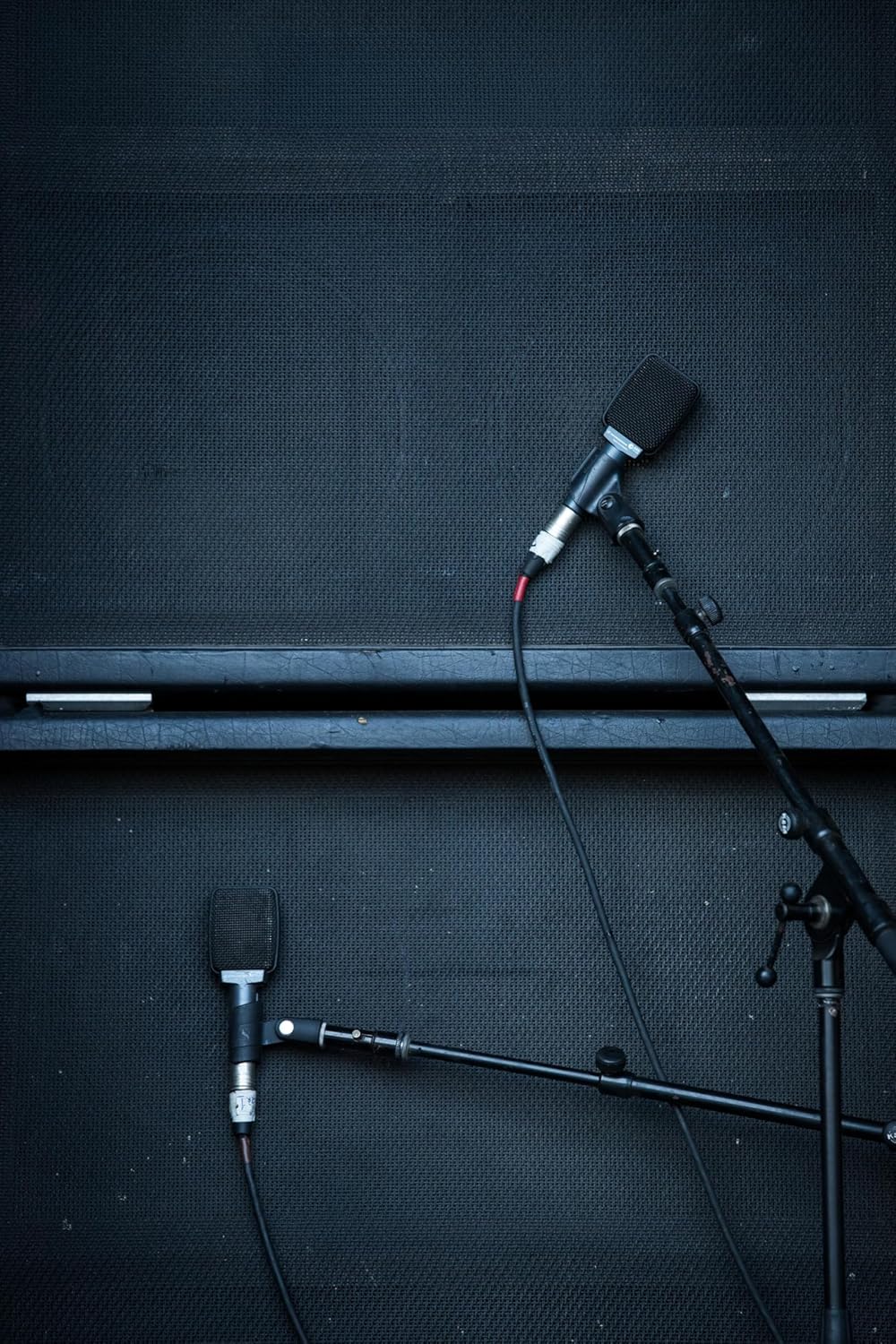 Sennheiser Professional e 609 Silver Super-Cardioid Instrument Microphone,Wired, Wireless