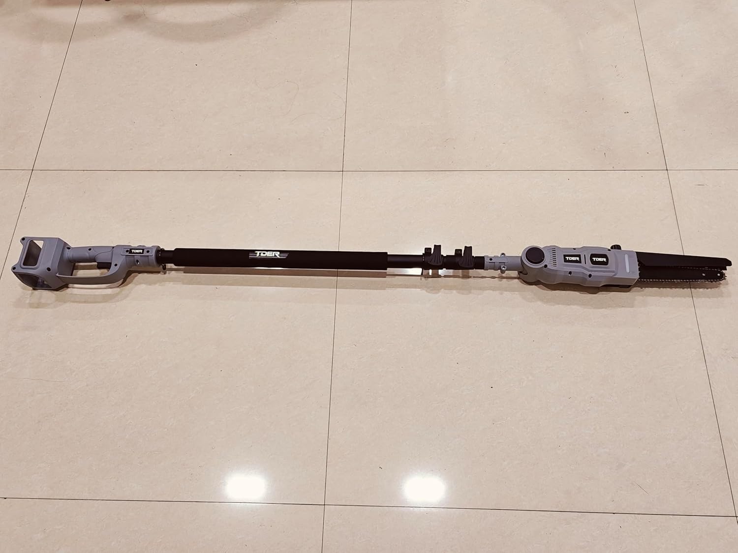 TDER 6-Amp 8-Inch Electric Telescoping Pole Saw, Corded electric - Black