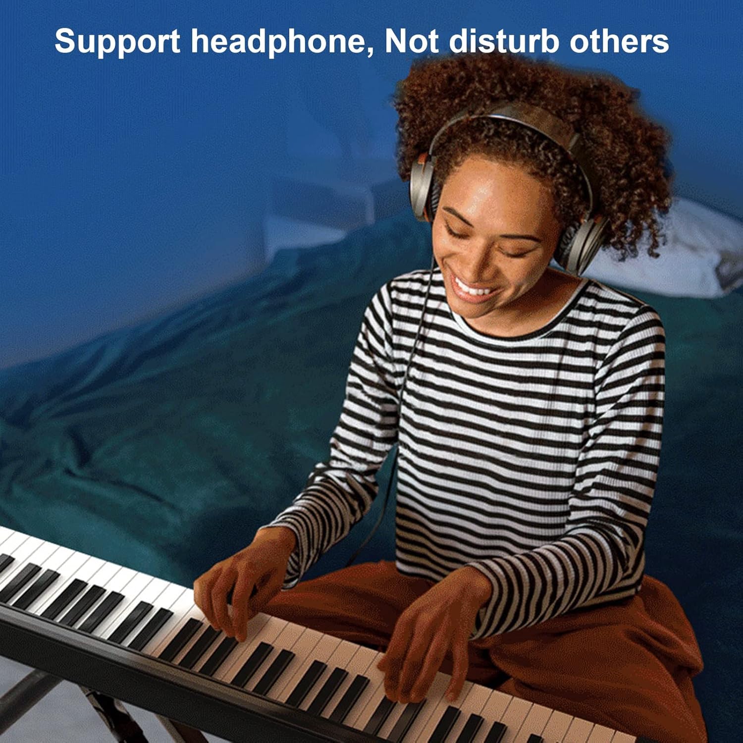 61-Key Full Size Digital Piano Portable Electric Keyboard Piano Built-in Speaker Support Bluetooth MIDI Connection Include Sustain Pedal, Carry Bag For Beginners