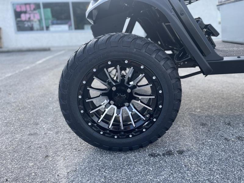 2022 E-Z-GO ExpressTM L6 ELiTETM Lithium Platinum